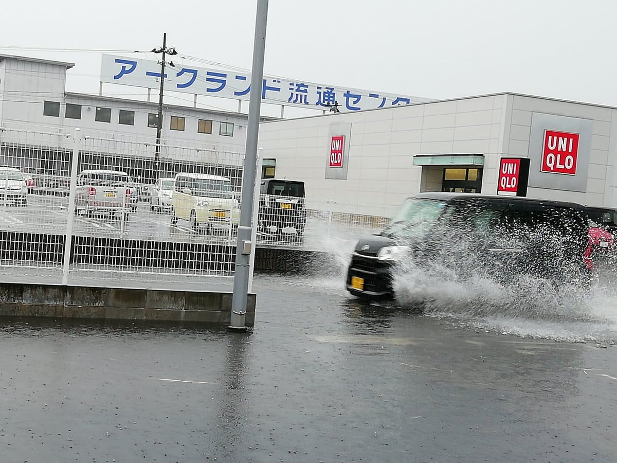 道路冠水を甘くみてはng 集中豪雨に遭遇したら注意すべきこと